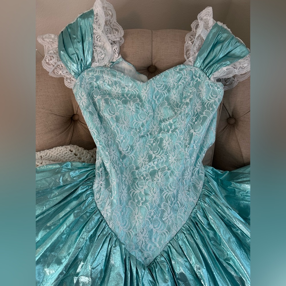 Vintage 80s metallic lamé and lace tiered Bo Peep prom dress, size 8 - Picture 3 of 13